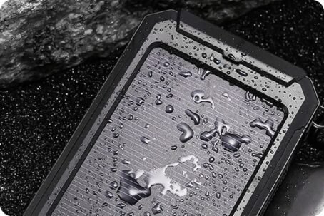 352 : SOLARNY POWERBANK Z LATARKĄ/ SOLAR POWERBANK