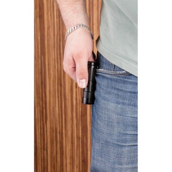 2014 : MAŁA LATARKA TAKTYCZNA/ PROFESSIONAL LED TACTICAL FLASHLIGHT