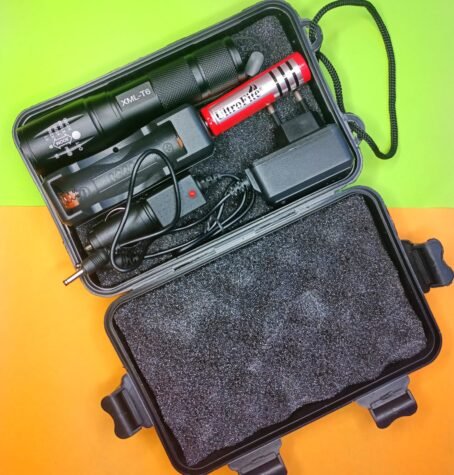 290 : SUPER STRONG TACTICAL FLASHLIGHT