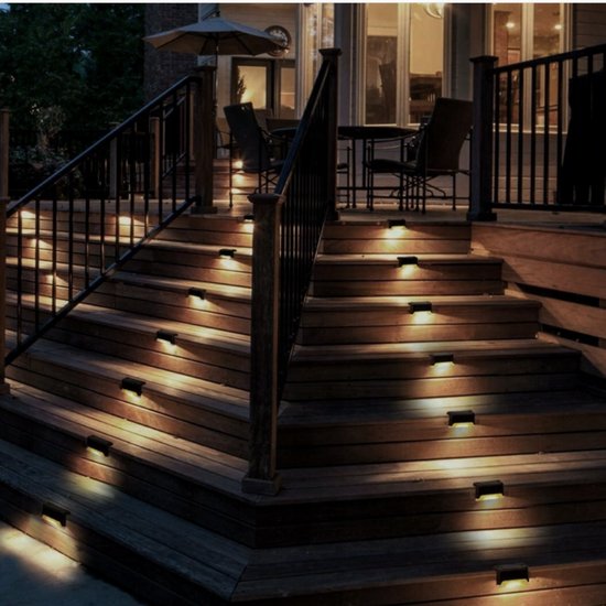 471 : Set of 4 solar stair lights