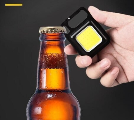 412 : Mini latarka do kluczy otwieracz kieszonkowy/ KEYCHAIN LIGHT