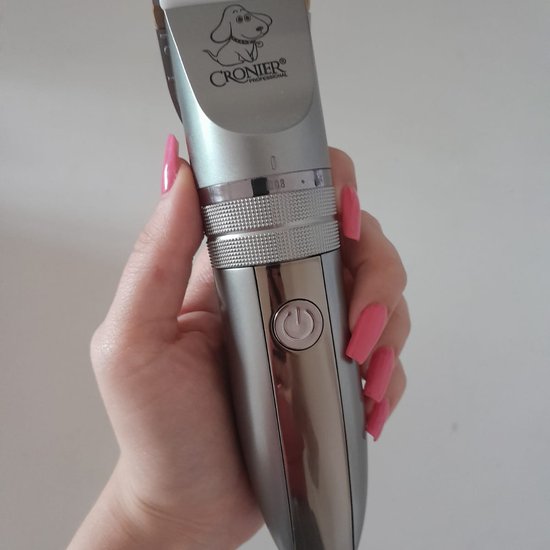 047 : MASZYNKA DO STRZYŻENIA/ DOG HAIR SHAVER